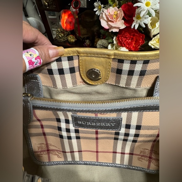 AUTHENTIC BURBERRY TOTE BAG - Picture 8 of 11